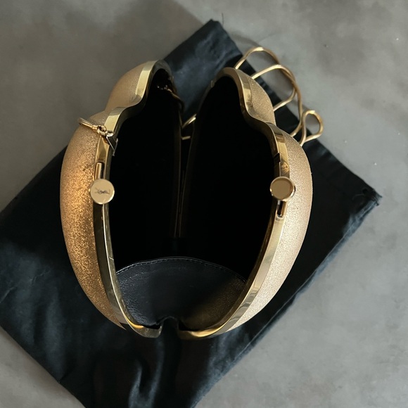 Saint Laurent Heart Bag - Picture 5 of 8